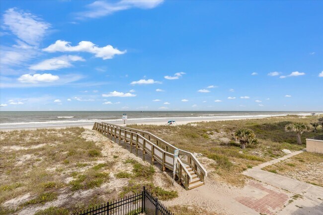 Building Photo - Beachfront Condo with Ocean Views and Acce...