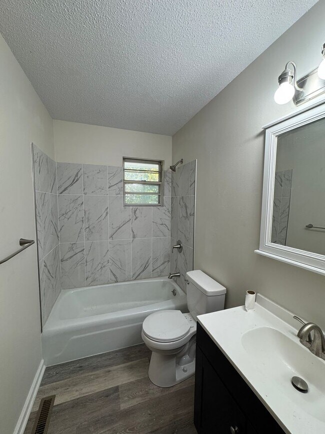 Building Photo - 2612-2614 Morning Glory Dr