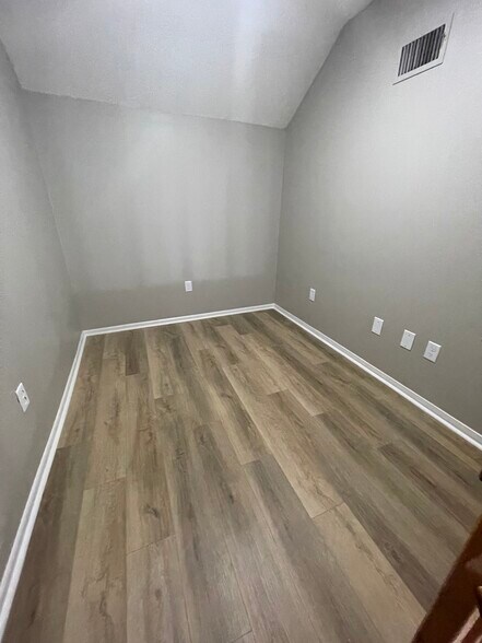 Loft Area - 402 Lee Dr