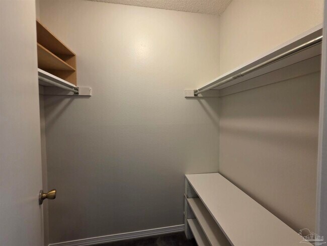 Building Photo - 824 Lavon Dr