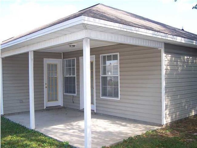 Building Photo - Back on Market!