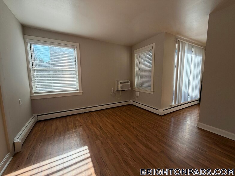 Building Photo - 9 Bronsdon St