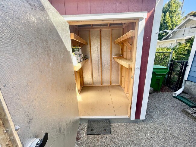 Building Photo - Prime Location! Modern 2BD/1 BA with A/C & EV Charging Steps from Mississippi