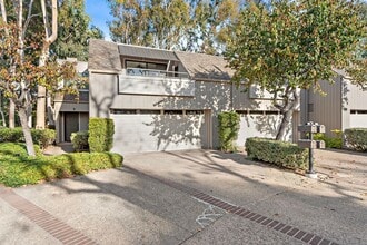Building Photo - Charming Townhome in Turtle Rock