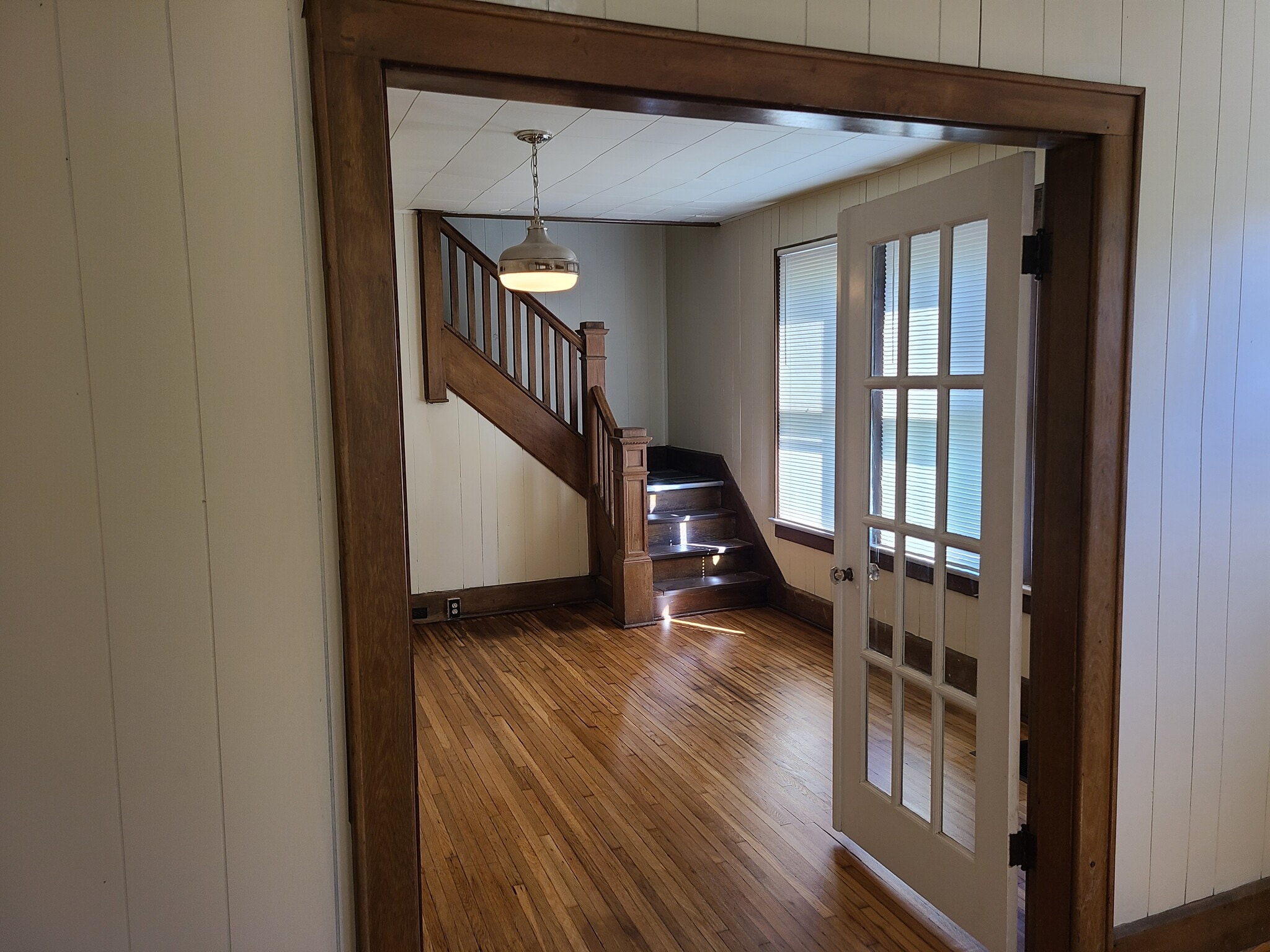 Building Photo - 214 E Kelso Rd