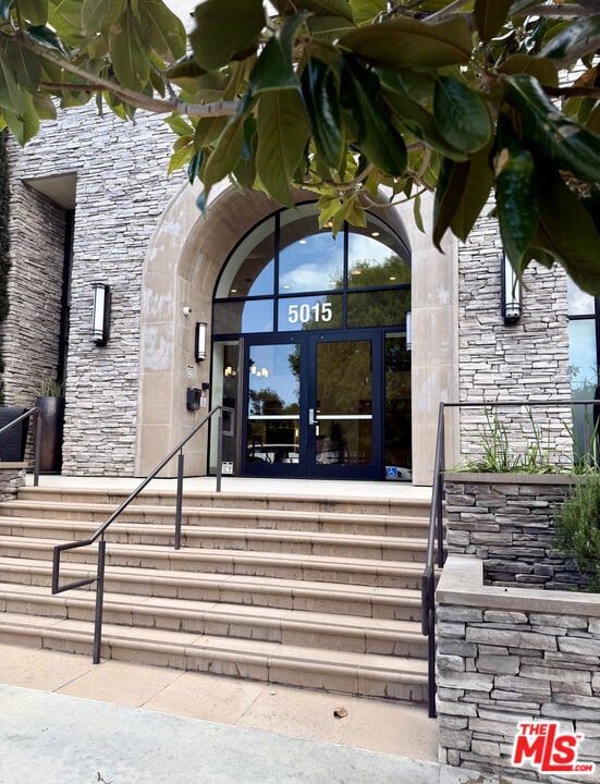 Building Photo - 5015 Balboa Blvd