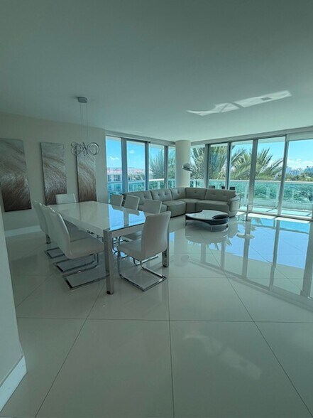 Building Photo - 9401 Collins Ave