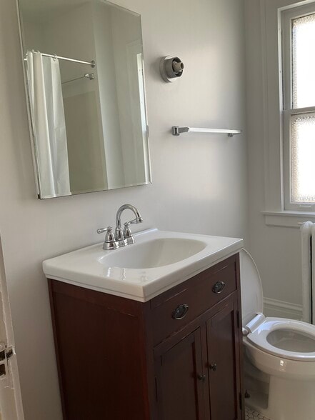 Building Photo - 5727 N Washtenaw Ave