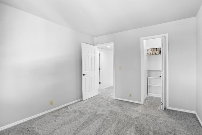 Building Photo - 355 Elm St N