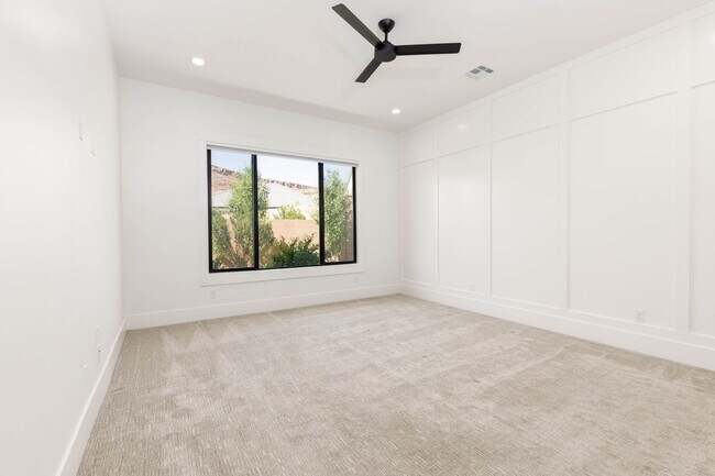 Building Photo - Beautiful 5 Bed 3.5 bath near Sunrise Valley Park In Washington.