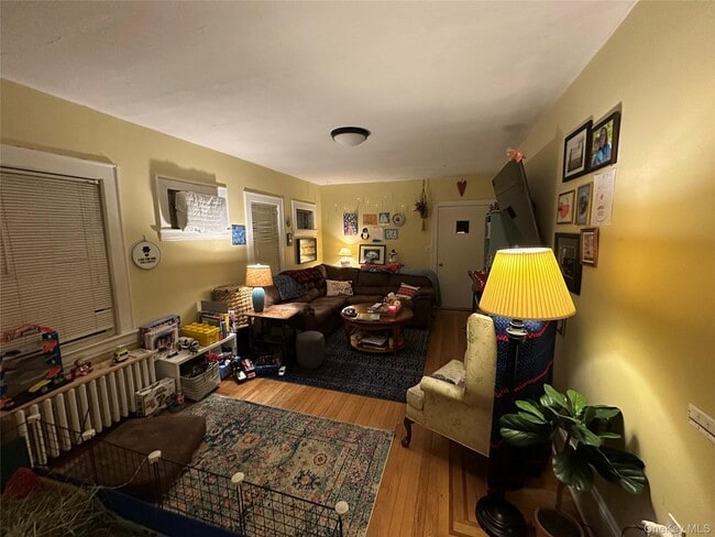 Building Photo - 19 6th St