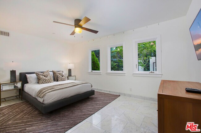Building Photo - 1655 N Crescent Heights Blvd