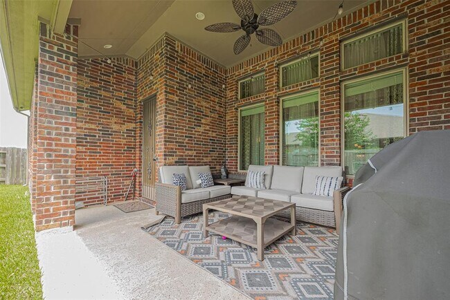 Building Photo - 25618 British Pine court