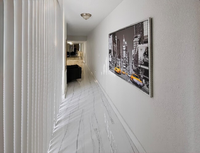 Building Photo - 8401 W Sample Rd