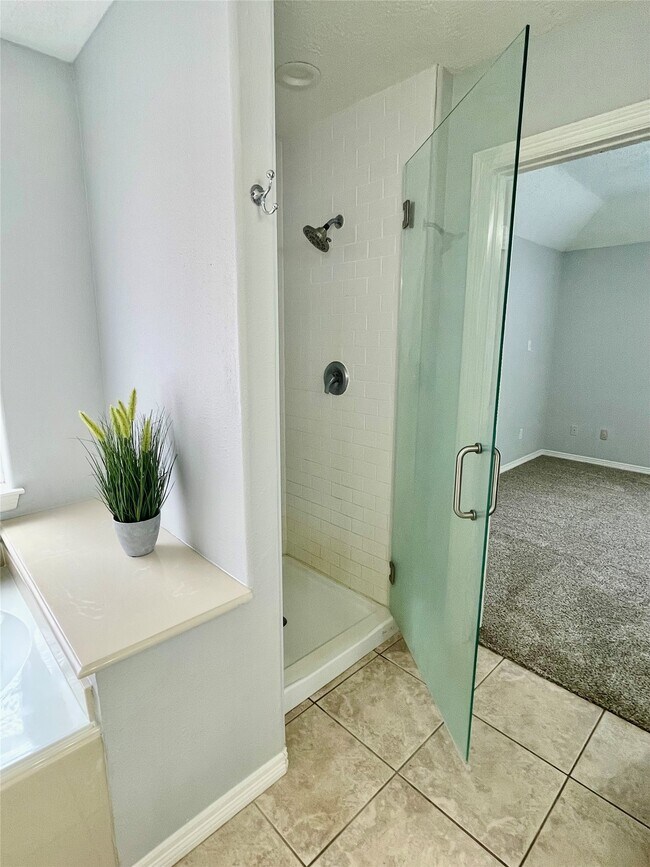 Building Photo - 10523 Torrey Pines Dr