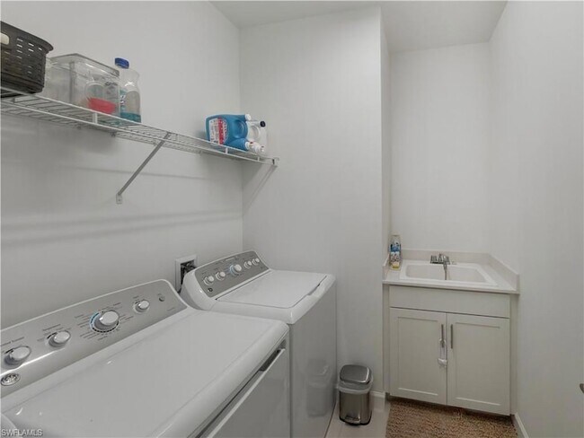 Building Photo - 18347 Ridgeline Dr