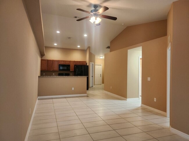 Building Photo - 606-608 Nicholas Pkwy W