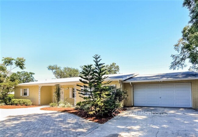 Building Photo - 2554 Lake Ellen Cir