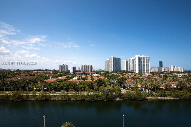 Building Photo - 3701 N Country Club Dr