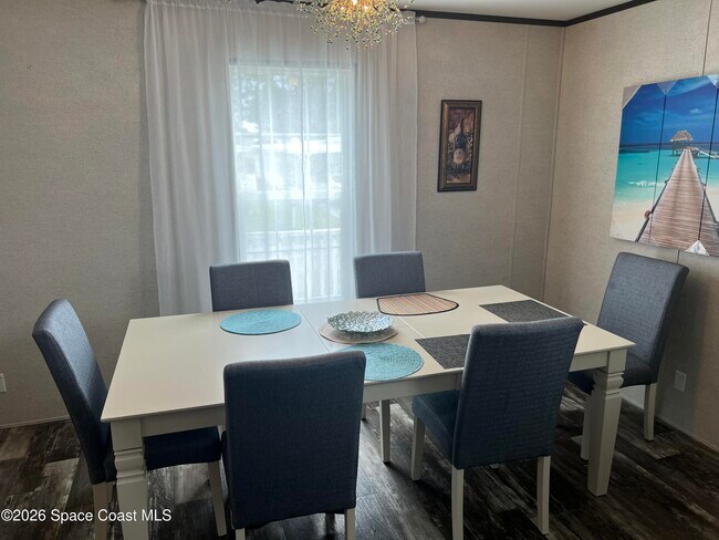 Building Photo - 194 Holiday Park Blvd NE