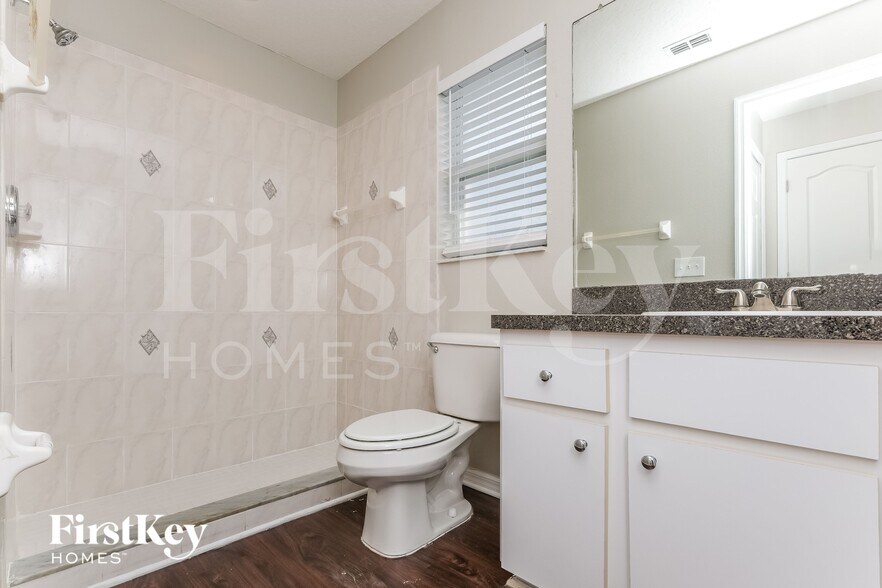 Building Photo - 10121 Briar Cir