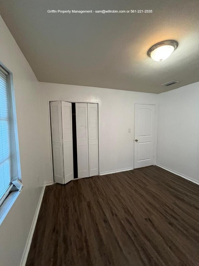 Building Photo - 1107 Calvary St