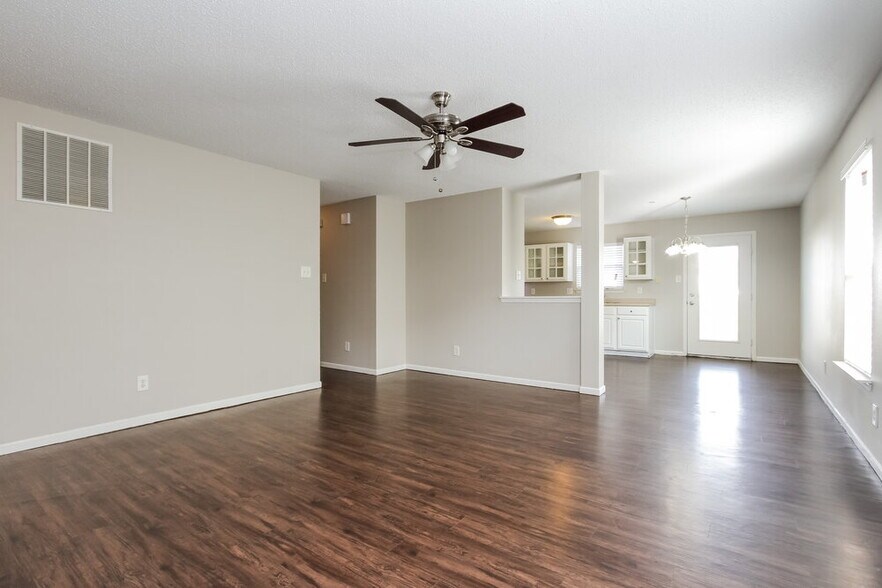 Building Photo - 6715 Everbloom Ln