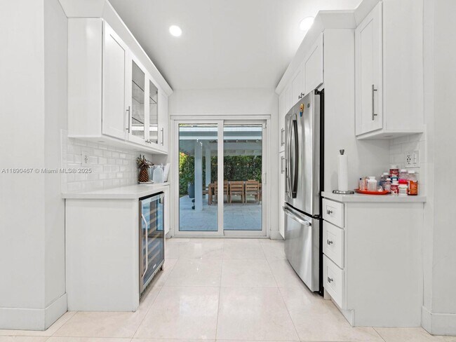 Building Photo - 10921 SW 116th Ave