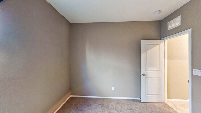 Building Photo - HOLIDAY SPECIAL! SIGN YOUR LEASE BY 12.31.25 AND RECEIVE THE FIRST 2 WEEKS RENT FREE!!  Beautiful...