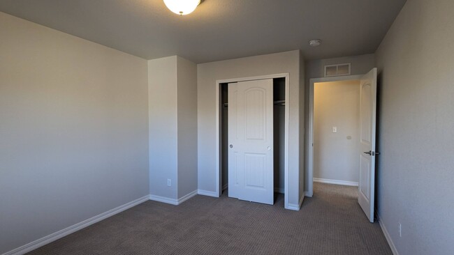 Building Photo - FOUR BED/3 BATH PRAIRIE STYLE HOME WITH GOURMET KITCHEN IN CORDERA NEIGHBORHOOD!