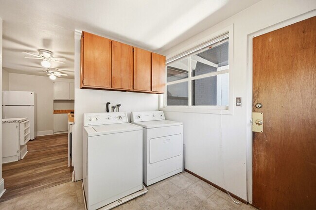 Building Photo - $2,895.95, with $200 Off Cleaning Voucher, 3 Beds - 2 Bath, Single Family Home in Denver with Was...