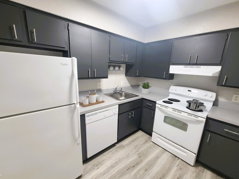 Building Photo - Golf Marina Apartments