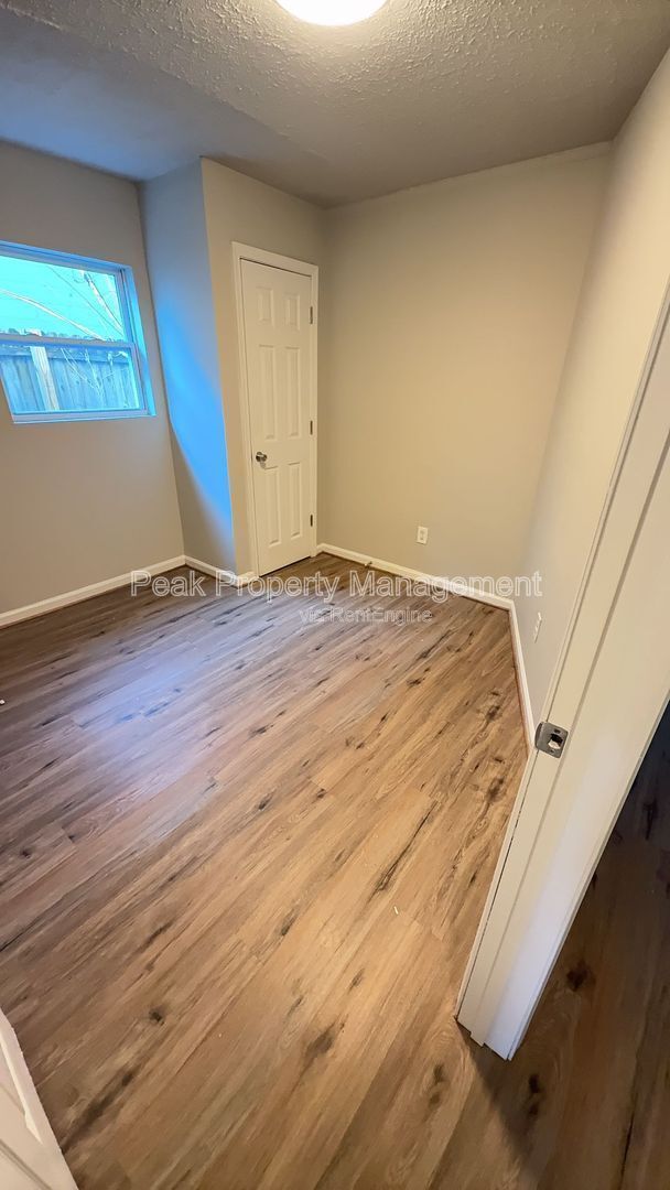 Building Photo - 925 N 20th St