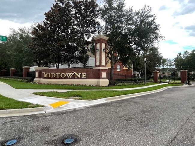 Building Photo - Midtowne