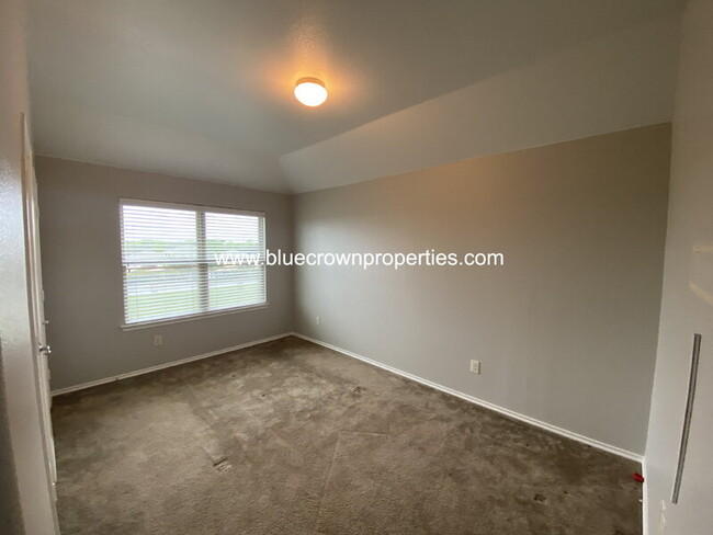 Building Photo - 1211 Antoinette Dr
