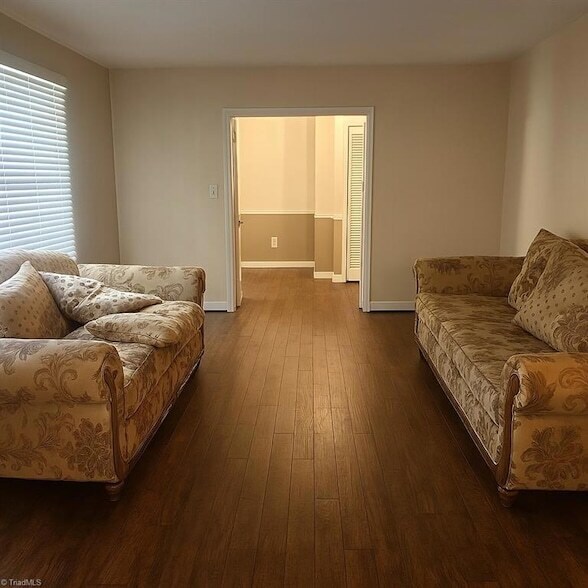 Building Photo - 1505 Turfwood Dr
