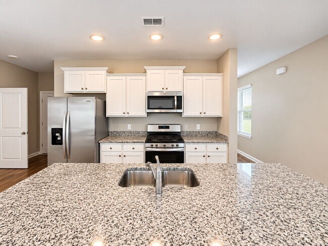 Building Photo - 833 Kirby Ct