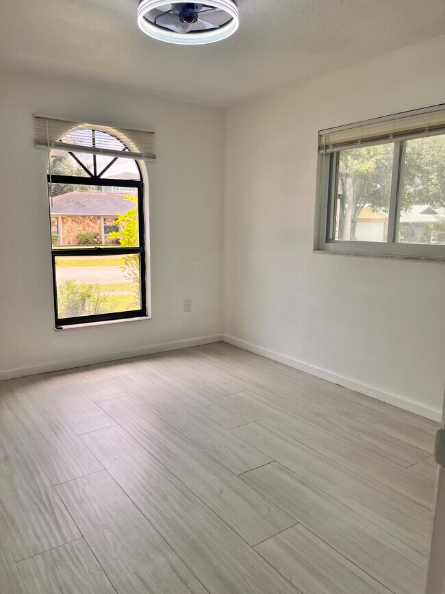 Building Photo - 2420 Briar Oak Cir