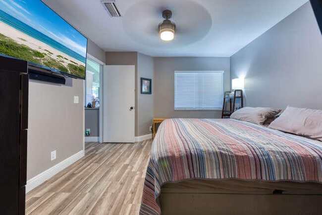 Building Photo - 3895 Island Club Cir W