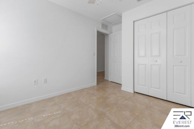 Building Photo - LIKE NEW 3/2/1 TOWNHOUSE IN BEAUTIFUL SEMINOLE WOODS