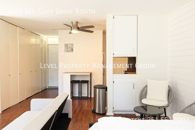 Building Photo - 1046 Sea Cliff Dr N