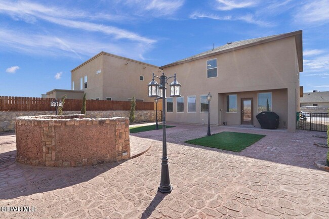 Building Photo - 4040 Loma Dante