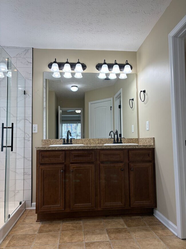 Building Photo - Beautiful Stepless Ranch