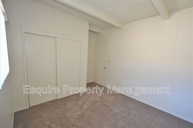 Building Photo - 2050 N Ventura Rd