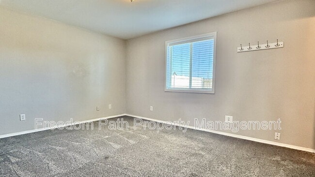 Building Photo - 13904 Cassia St
