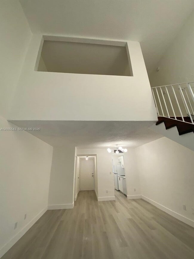 Building Photo - 10901 N Kendall Dr