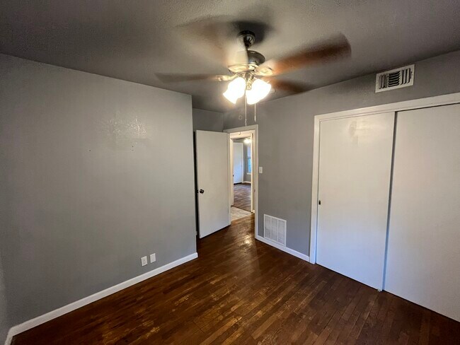 Building Photo - 4534 Waikiki Dr