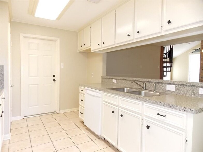 Building Photo - 9280 Manion Dr.