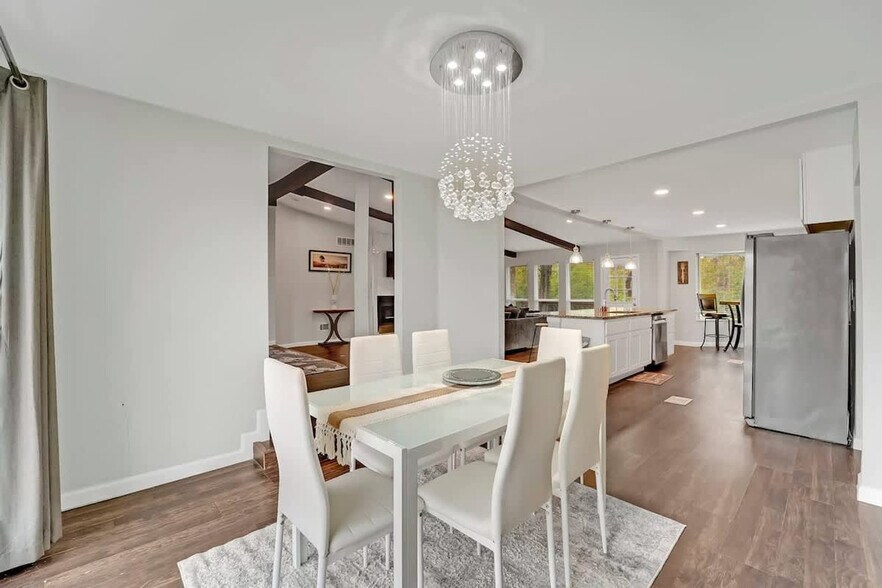 Building Photo - 3801 Kazak St