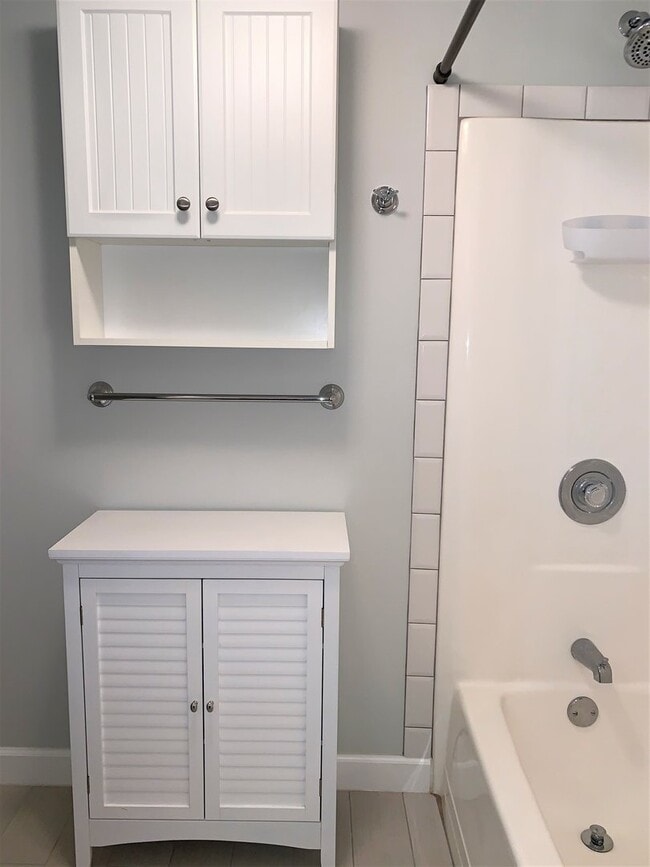 Building Photo - Updated Beautiful 2/2 Upstairs unit at The Village of Stuart